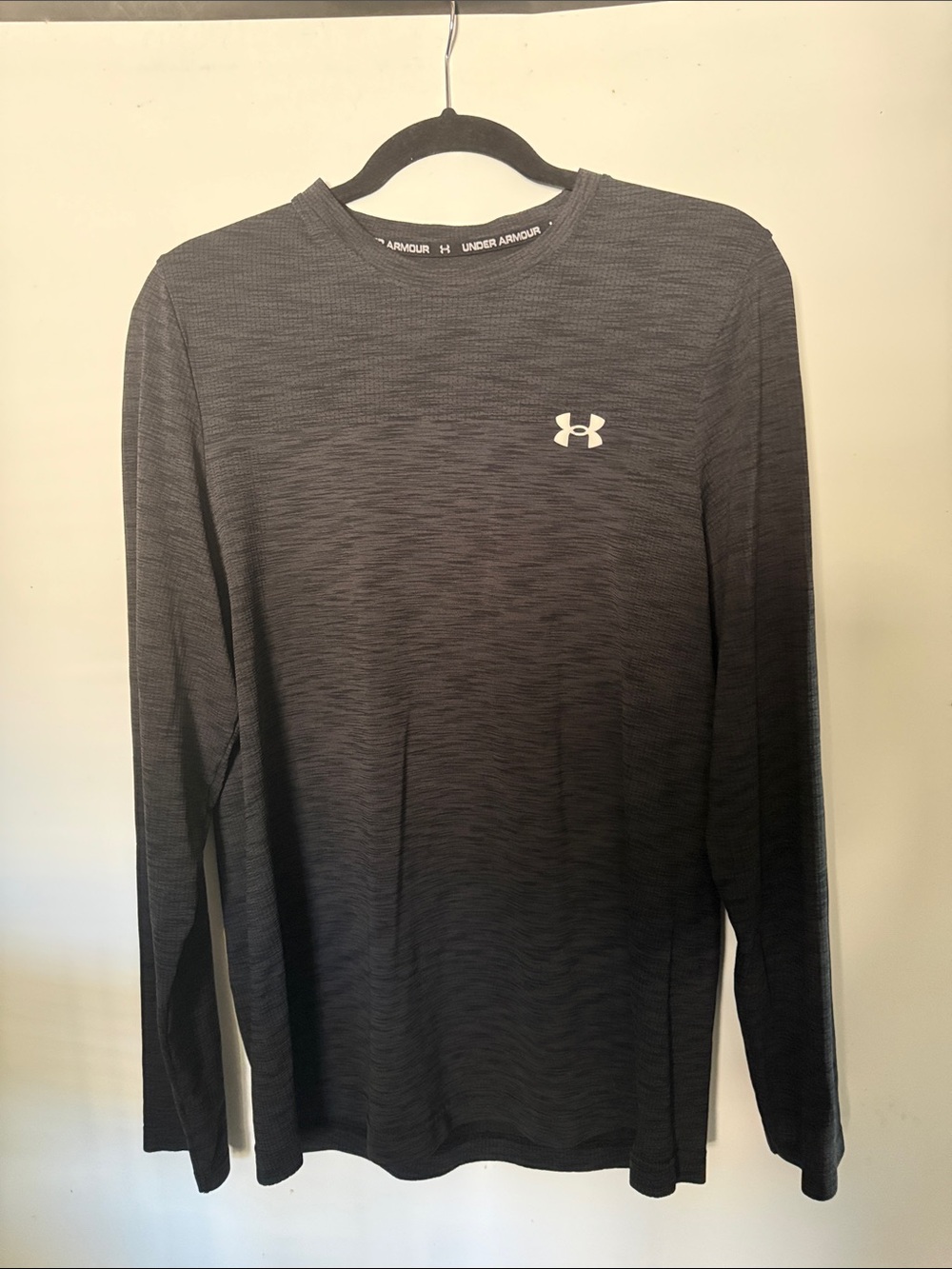 Under Armour Men’s Long Sleeve Performance Crew – Black Heather with White Logo